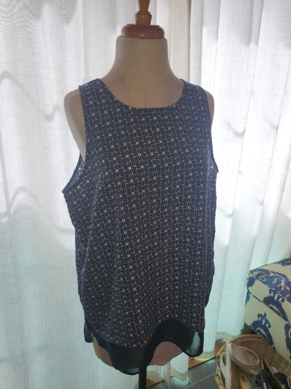 Cute GAP  blue & white blouse (L)